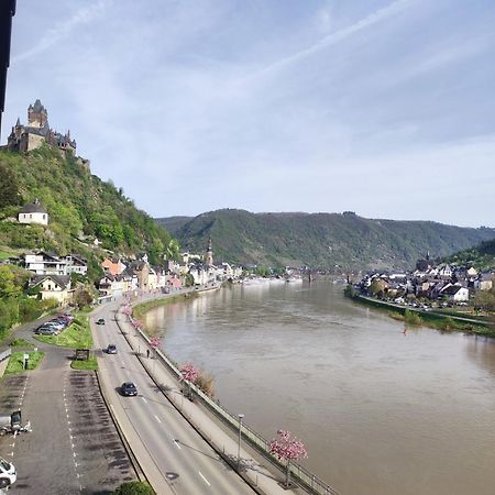 Panorama Oase Ferienwohnung Mit Blick Auf Mosel Und Reichsburg Cochem Luaran gambar